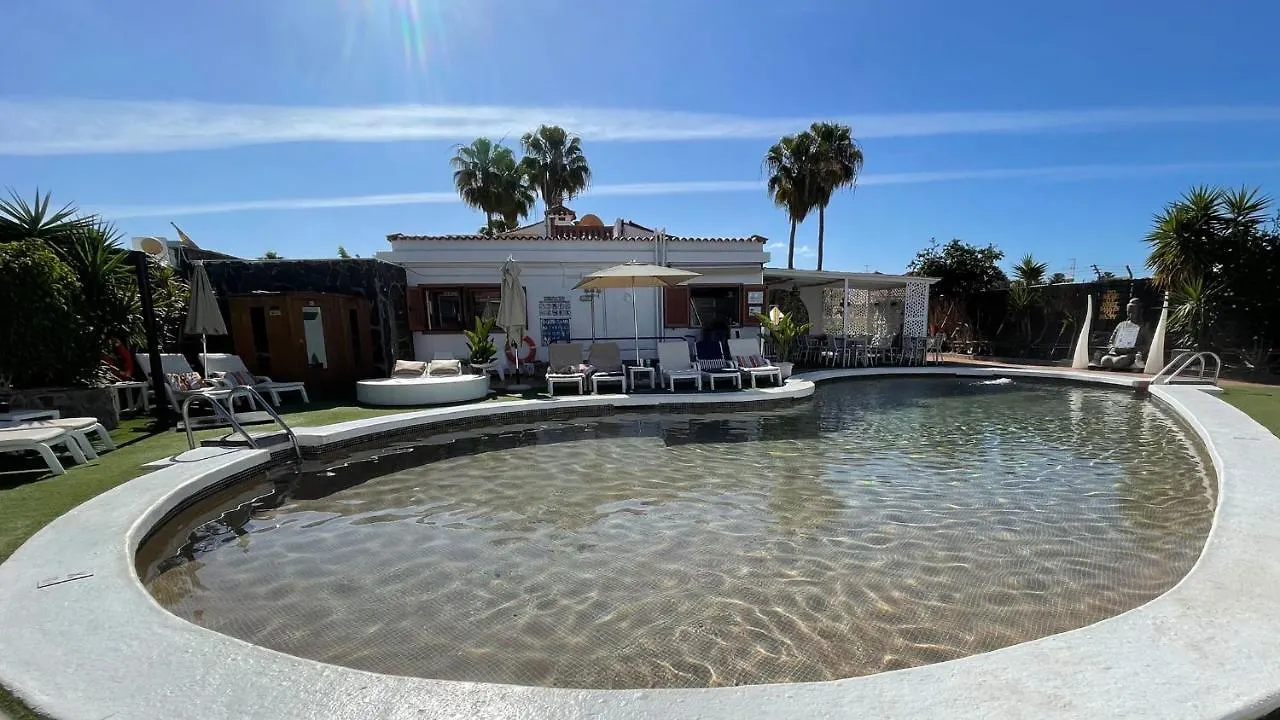 *** ホリデーパーク Rainbow Golf Bungalows, Gay Men-Only Resort マスパロマス スペイン